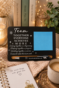 Tableau Team Together avec post-it et stylo