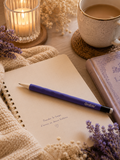 Crayon Grabie violet sur carnet dot grid