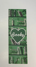 Signet empilage de livres vert avec coeur Books